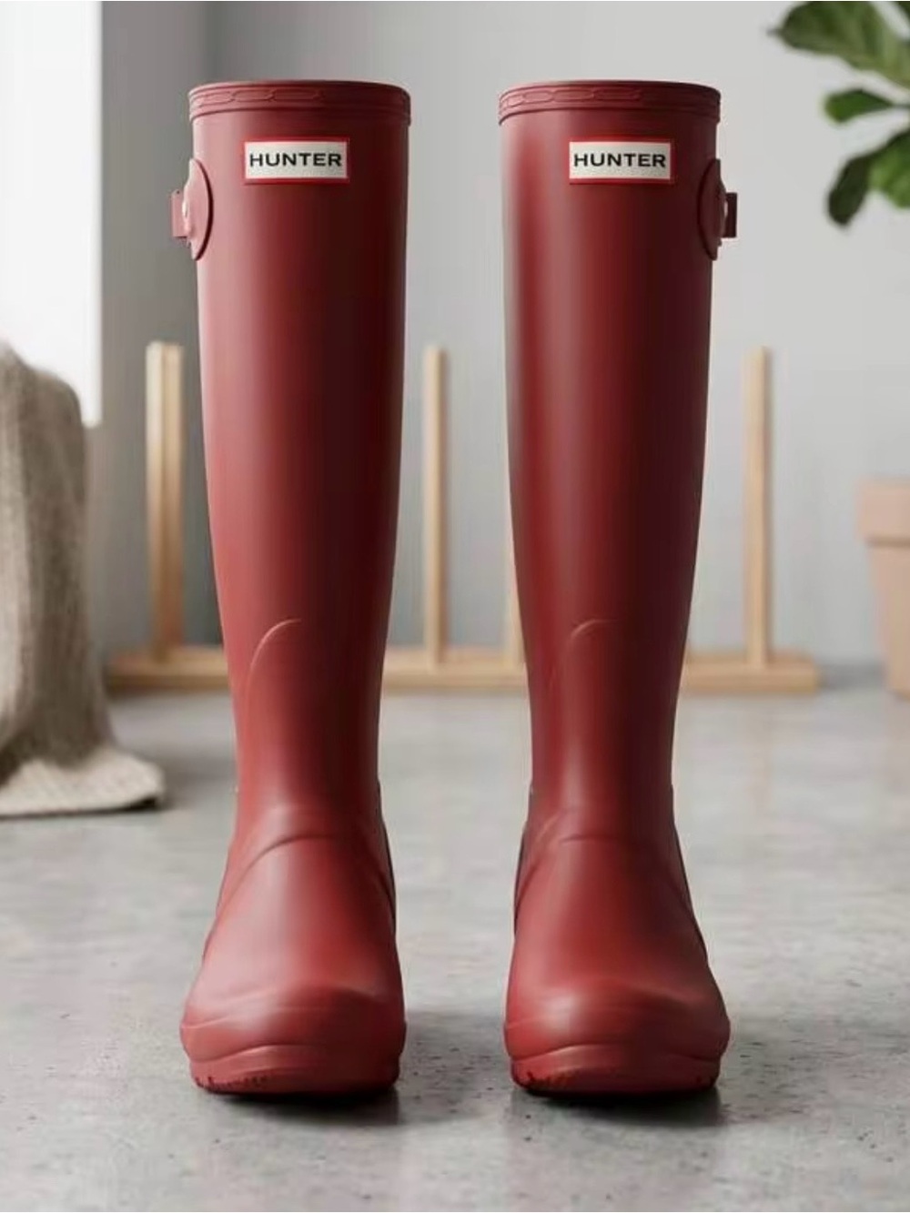 Hunter Women's Tall Rain Boots in Burgundy Red